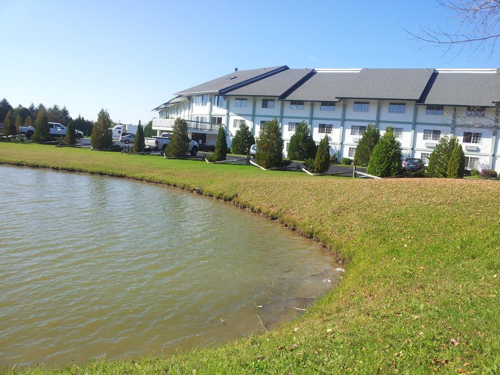Days Inn By Wyndham Shelburne/Burlington Εξωτερικό φωτογραφία