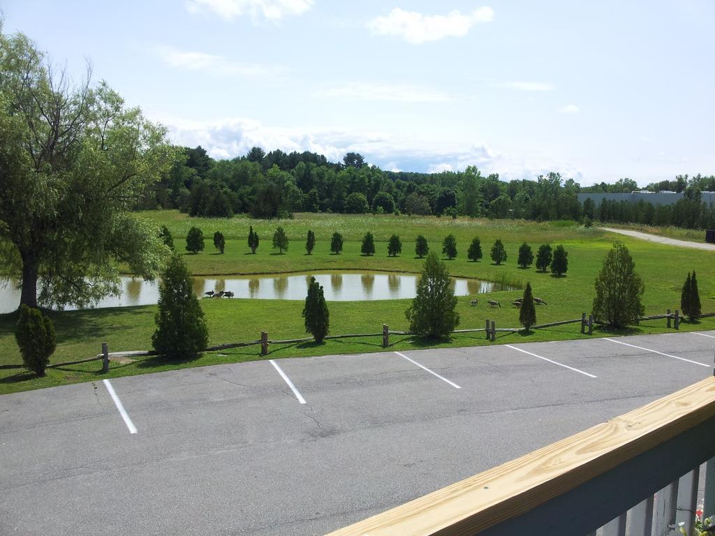 Days Inn By Wyndham Shelburne/Burlington Εξωτερικό φωτογραφία