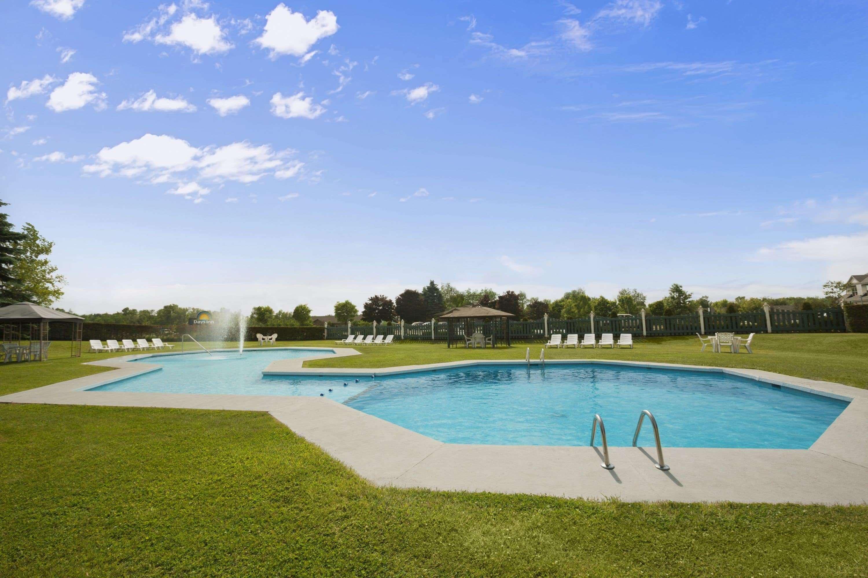 Days Inn By Wyndham Shelburne/Burlington Εξωτερικό φωτογραφία