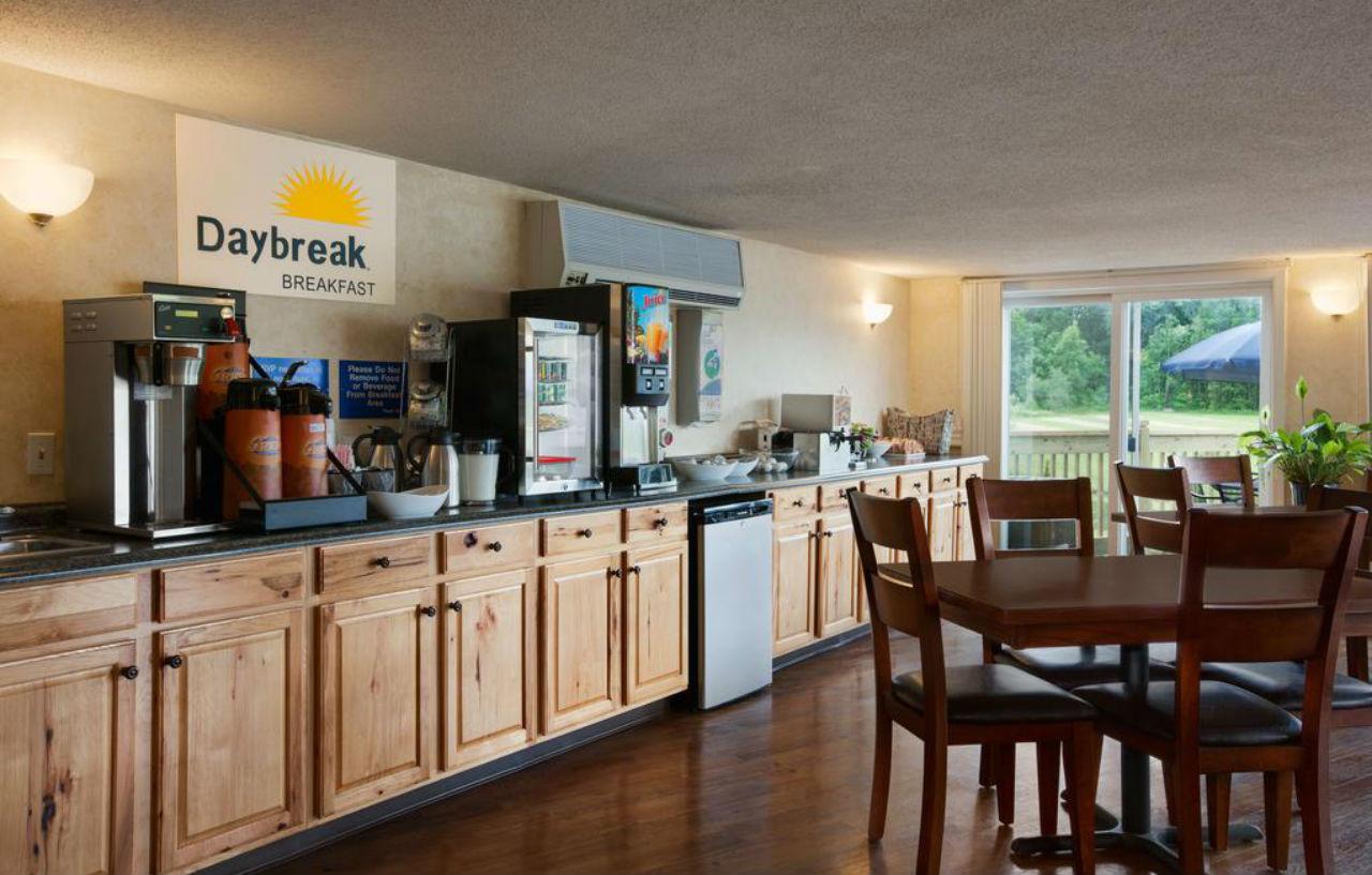 Days Inn By Wyndham Shelburne/Burlington Εξωτερικό φωτογραφία